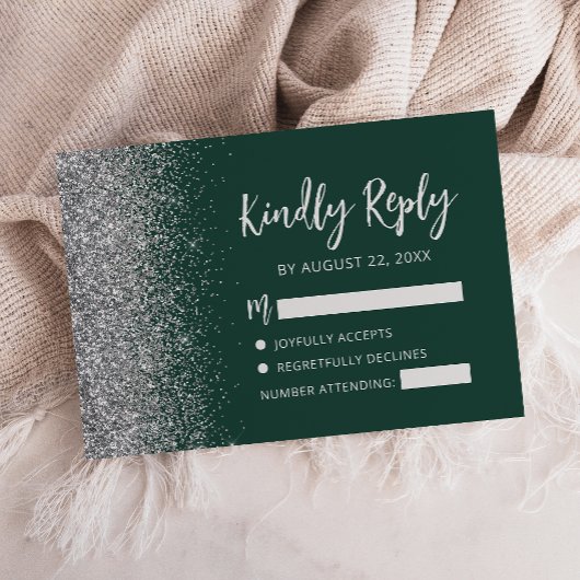 Moderne Smaragdgroene Zilveren Glitter Rand Script RSVP Kaartje