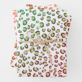 Moderne sneeuwluipaard rode roze groene proefdruk inpakpapier vel (In situ)