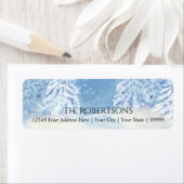 Moderne sneeuwval tussen bomen | Retouradres Etiket (Insitu)