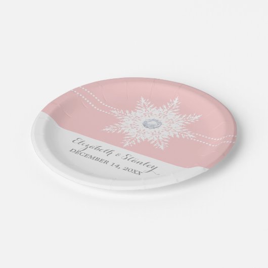 Moderne sneeuwvlok roze, witte winter bruiloft papieren bordje (Gekanteld)