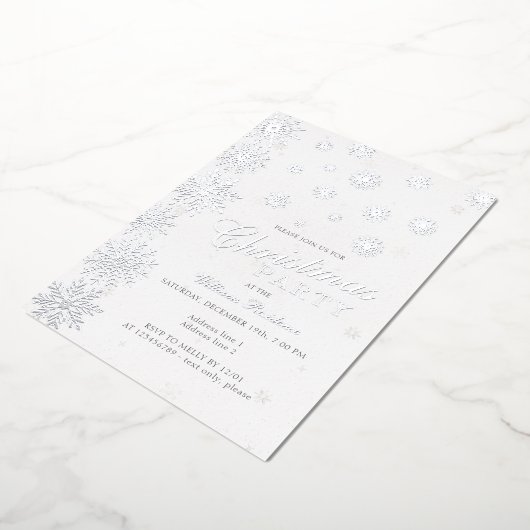 Moderne Sneeuwvlok Sneeuwwitje Winter Kerstfeest Folie Uitnodiging (Gedraaid)