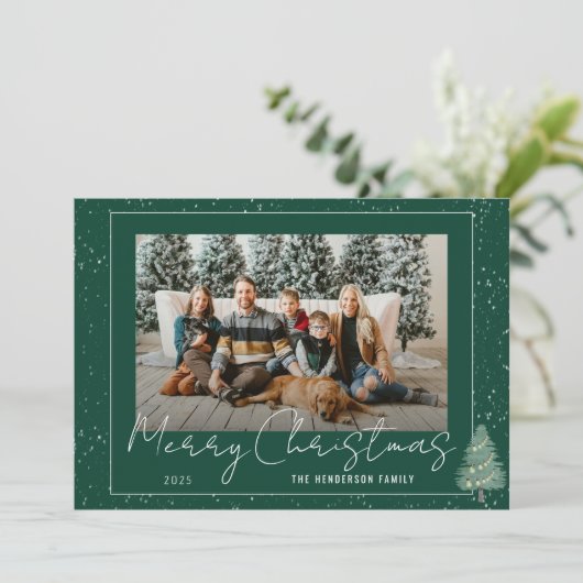 Moderne Snowy Woodland Kerstfoto Feestdagenkaart (Staand voorkant)