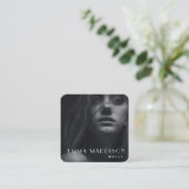 Moderne sociale media met minimale professionele f vierkante visitekaartje (Staand voorkant)