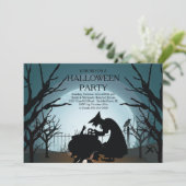 Moderne Spooky Heks Halloween Party Uitnodiging (Staand voorkant)