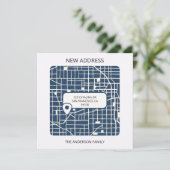 Moderne stadsplattegrond wijst nieuw adres aan aankondiging (Staand voorkant)
