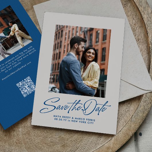 Moderne stijlvolle blauwe script twee foto save the date