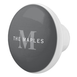 Moderne stijlvolle donkergrijze monogram & naam keramische knop