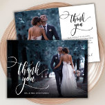 Moderne Stijlvolle Kalligrafie Script 2 Foto Bruil Bedankkaart<br><div class="desc">Elegant Modern Boho Chic Kalligrafie Script bruiloft 2 foto dank u kaart. Stijlvolle bruiloft dank u sjabloon met een volledige verticale foto op de voorkant met de tekst "Thank You" in een grillige wervelende hand belettering typografie script swash tail font overlay op het afbeelding en een achterkant een (1) foto...</div>