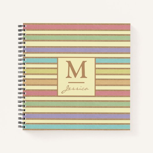 Moderne stijlvolle pastel lint gestreepte monogram notitieboek (Voorkant)