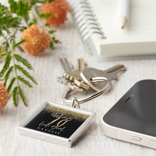 Moderne, stijlvolle zwarte en goudglitter 70 jaar sleutelhanger (Zijkant)