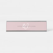 Moderne Stof Lilac Witte Script Monogram Bureau Naambordje (Voorkant)