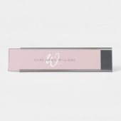 Moderne Stof Lilac Witte Script Monogram Bureau Naambordje (Voorkant)