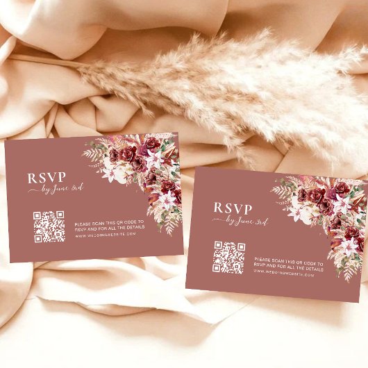 Moderne Stof Rozenhout & Blush QR Code Huwelijksre RSVP Kaartje