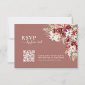 Moderne Stof Rozenhout & Blush QR Code Huwelijksre RSVP Kaartje (Voorkant)