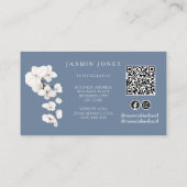 Moderne Stofblauwe Witte Orchidee QR Code Bloem Visitekaartje (Achterkant)