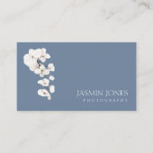 Moderne Stofblauwe Witte Orchidee QR Code Bloem Visitekaartje (Voorkant)