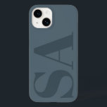 Moderne, stoffige blauw initiaal met weinig tijd Case-Mate iPhone 14 hoesje<br><div class="desc">Moderne,  stoffige blauwe initiaal monogram met een minimaal ontwerp voor een hedendaagse telefooncel.</div>
