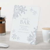 Moderne Stoffige Blauwe Sneeuwvlok Winter Boeket B Reclamebord Met Voetstuk (Insitu)