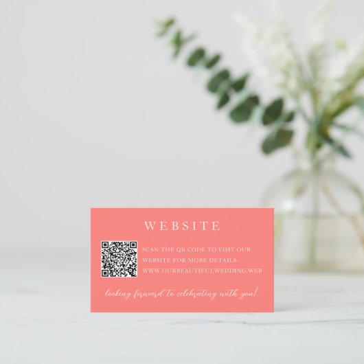 Moderne Stout Levendig Koraal Eenvoudige QR Code T Informatiekaartje (Staand voorkant)
