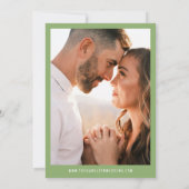Moderne Stoutgroene Strik Foto Bruiloft Save The Date (Achterkant)