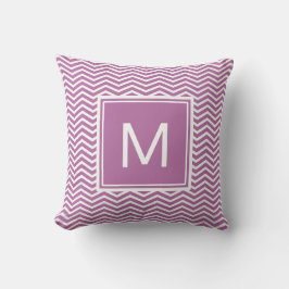 Moderne Stoutmoedige Paarse Chevron Met Monogram Kussen