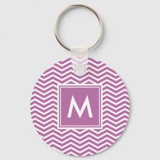 Moderne Stoutmoedige Paarse Chevrons Met Monogram Sleutelhanger (Voorkant)