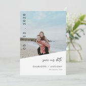 Moderne strandfoto Save the Date Kaart (Staand voorkant)