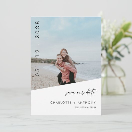 Moderne strandfoto Save the Date Kaart (Staand voorkant)