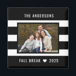 Moderne Strepen Bewerkbare Kleur Aangepaste Foto M Magneet<br><div class="desc">Foto cadeaus zijn de beste geschenken! Gemakkelijk aan te passen met uw tekst en/of foto('s) voor een op maat gemaakte uitstraling. Ontworpen door Berry Berry Sweet,  Modern Stationery en Gepersonaliseerde Cadeaus. Bezoek onze website op www.berryberrysweet.com om onze volledige productlijnen te bekijken.</div>