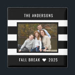 Moderne Strepen Bewerkbare Kleur Aangepaste Foto M Magneet<br><div class="desc">Foto cadeaus zijn de beste geschenken! Gemakkelijk aan te passen met uw tekst en/of foto('s) voor een op maat gemaakte look. Ontworpen door Berry Berry Sweet,  Modern Stationery en Gepersonaliseerde Cadeaus. Bezoek onze website op www.berryberrysweet.com om onze volledige productlijnen te bekijken.</div>