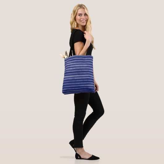 Moderne Strepen Blauw en Wit Tote Bag (Op model)