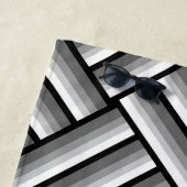 Moderne strepen in zwart, wit en grijs - koel strandlaken (In situ)