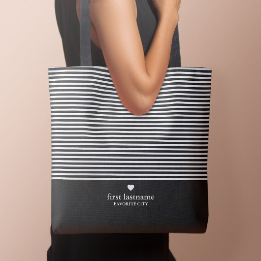 Moderne strepen met Upscale Heart Monogram Black Tote Bag