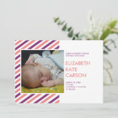 Moderne strepen roze paarse geboorteaankondiging aankondiging (Staand voorkant)