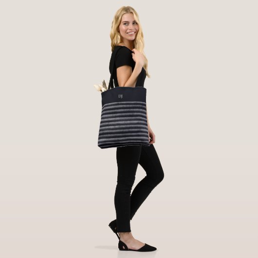 Moderne Strepen Zwart-wit Monogram Tote Bag (Op model)