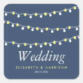 Moderne string lichten, geel en wit huwelijk vierkante sticker (Voorkant)