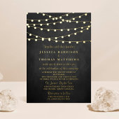 Moderne string lichten op alkboard bruilding echt folie uitnodiging