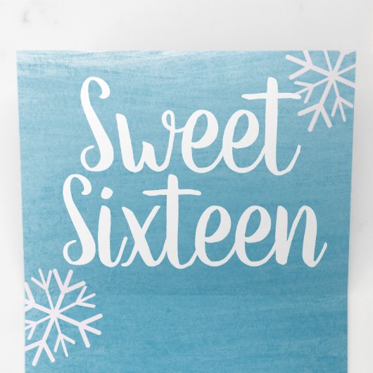 Moderne Sweet 16 Scattered Snowflakes Waterverf Drieluik Uitnodiging (Binnenzijde eerst)