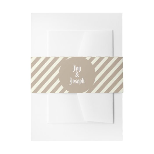 Moderne tans en witte strepen met Names Wedding Uitnodigingen Wikkel (Voorkant Voorbeeld)