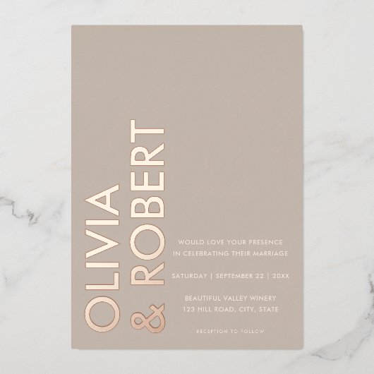 Moderne Taupe Beige Bold Minimalistische Bruiloft Folie Uitnodiging (Voorkant)