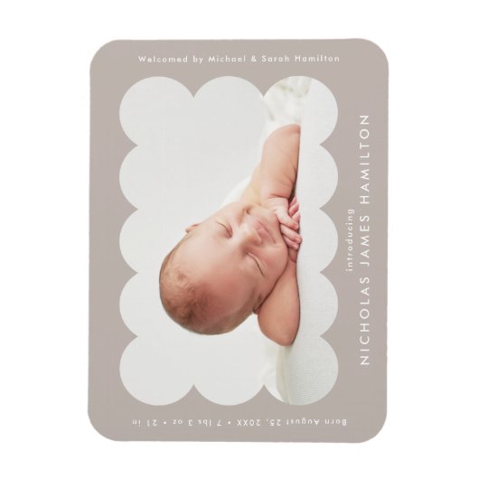 Moderne Taupe Gekartelde Lijst Geboorteaankondigin Magneet (Verticaal)