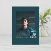Moderne Teal Typografie Afstudeeruitnodiging Kaart (Staand voorkant)
