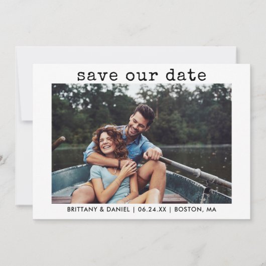 Moderne tekst voor schrijfmachine met schrijfmachi save the date (Voorkant)