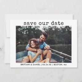 Moderne tekst voor schrijfmachine met schrijfmachi save the date