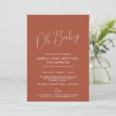 Moderne terracotta Baby Shower Elegant Script Kaart (Staand voorkant)