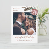 Moderne terracotta boho bloemenfoto bruiloft save the date (Staand voorkant)