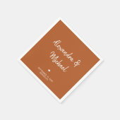 Moderne terracotta bruiloft met eenvoudig script servet (Hoek)