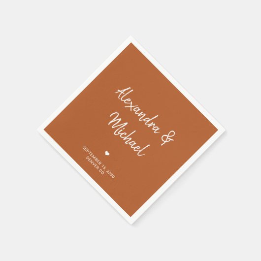 Moderne terracotta bruiloft met eenvoudig script servet (Hoek)