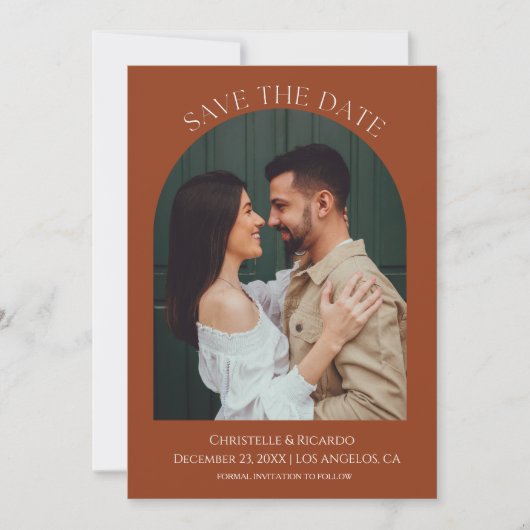Moderne Terracotta Burnt Sinaasappel Monogram Brui Save The Date (Voorkant)