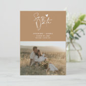 Moderne Terracotta Calligrafie Script Foto Save The Date (Staand voorkant)